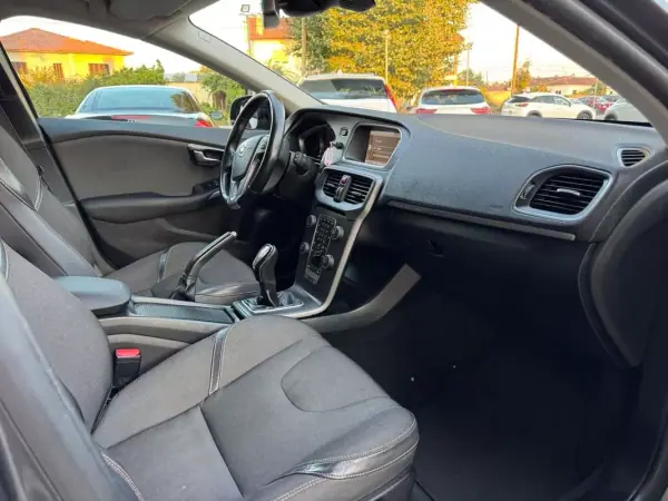 Volvo V40 Cross Country 2013 - 13500 EUR, 164000 km - AUTO.MOTO.pt - 164000km - foto 14 de 38