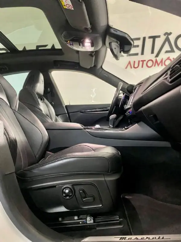 Maserati Levante 2016 - 44500 EUR, 232000 km - AUTO.MOTO.pt - 232000km - foto 21 de 55