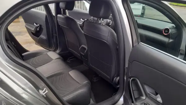 Mercedes-Benz A 180 2020 - 24500 EUR, 99999 km - AUTO.MOTO.pt - 99999km - foto 13 de 16