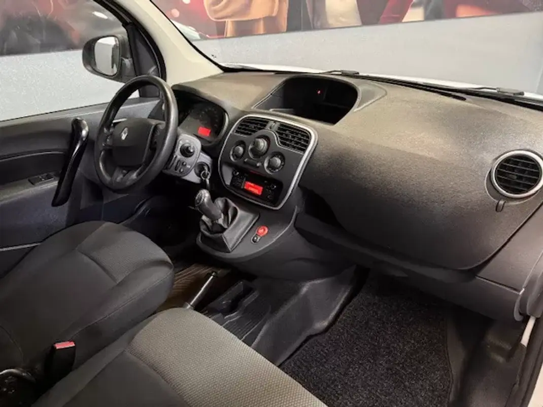 Renault Kangoo 2018 - 12250 EUR, 184400 km - AUTO.MOTO.pt - 184400km - foto 10 de 15