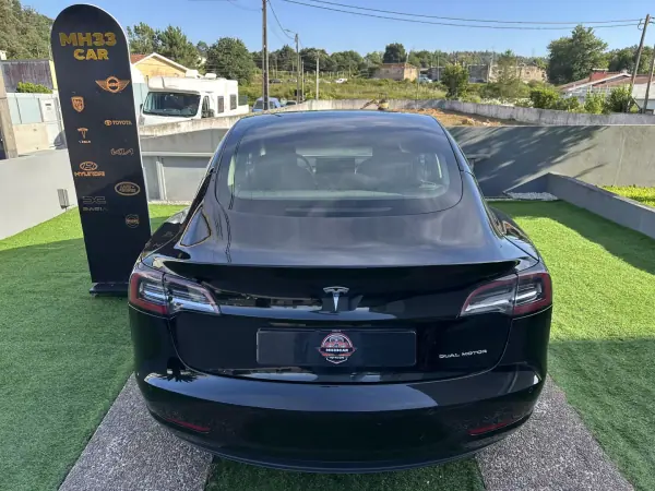 Tesla Model 3 2019 - 19900 EUR, 270000 km - AUTO.MOTO.pt - 270000km - foto 13 de 53