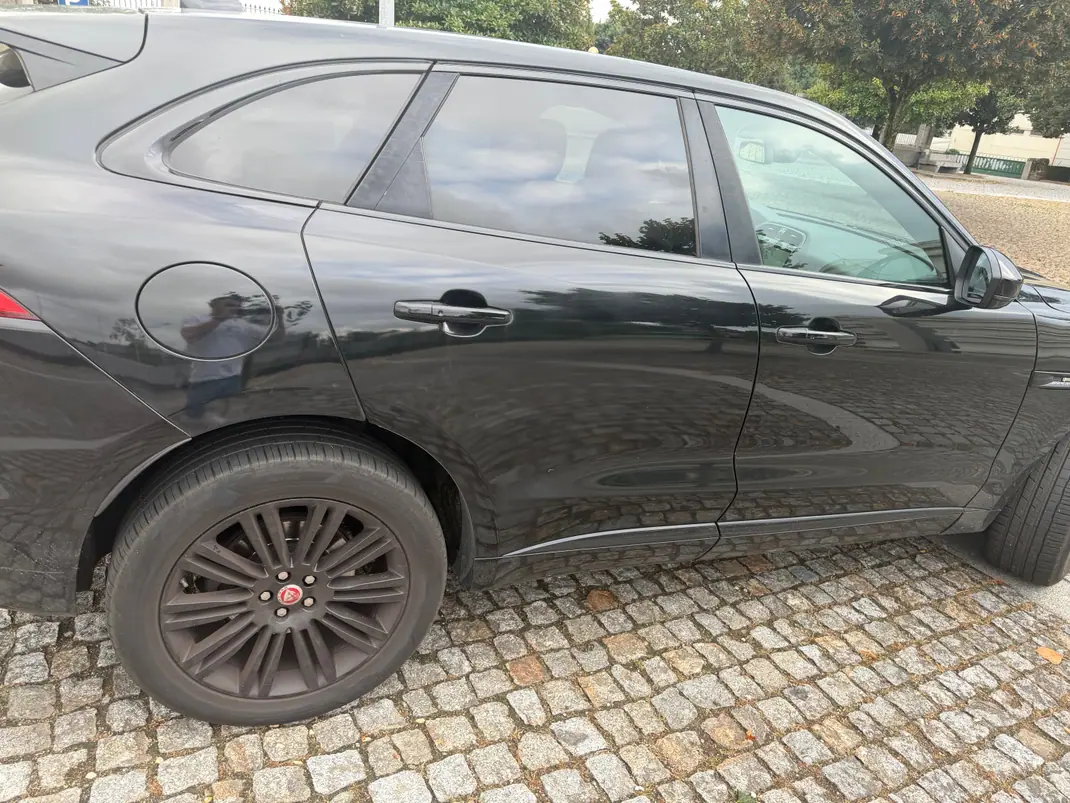 Jaguar F-Pace 2017 - 14000 EUR, 230000 km - 230000km - foto 1 de 8