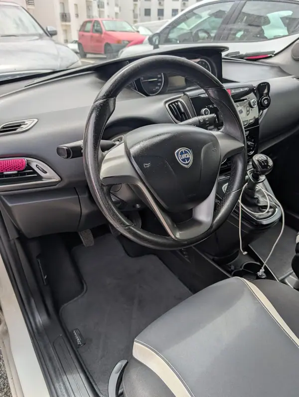 Lancia Ypsilon 2015 - 6400 EUR, 149756 km - 149756km - foto 10 de 15