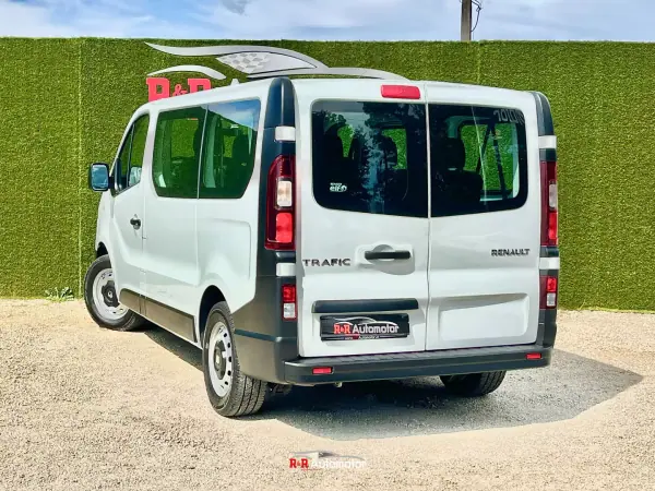 Renault Trafic 2016 - 21900 EUR, 167000 km - AUTO.MOTO.pt - 167000km - foto 2 de 8
