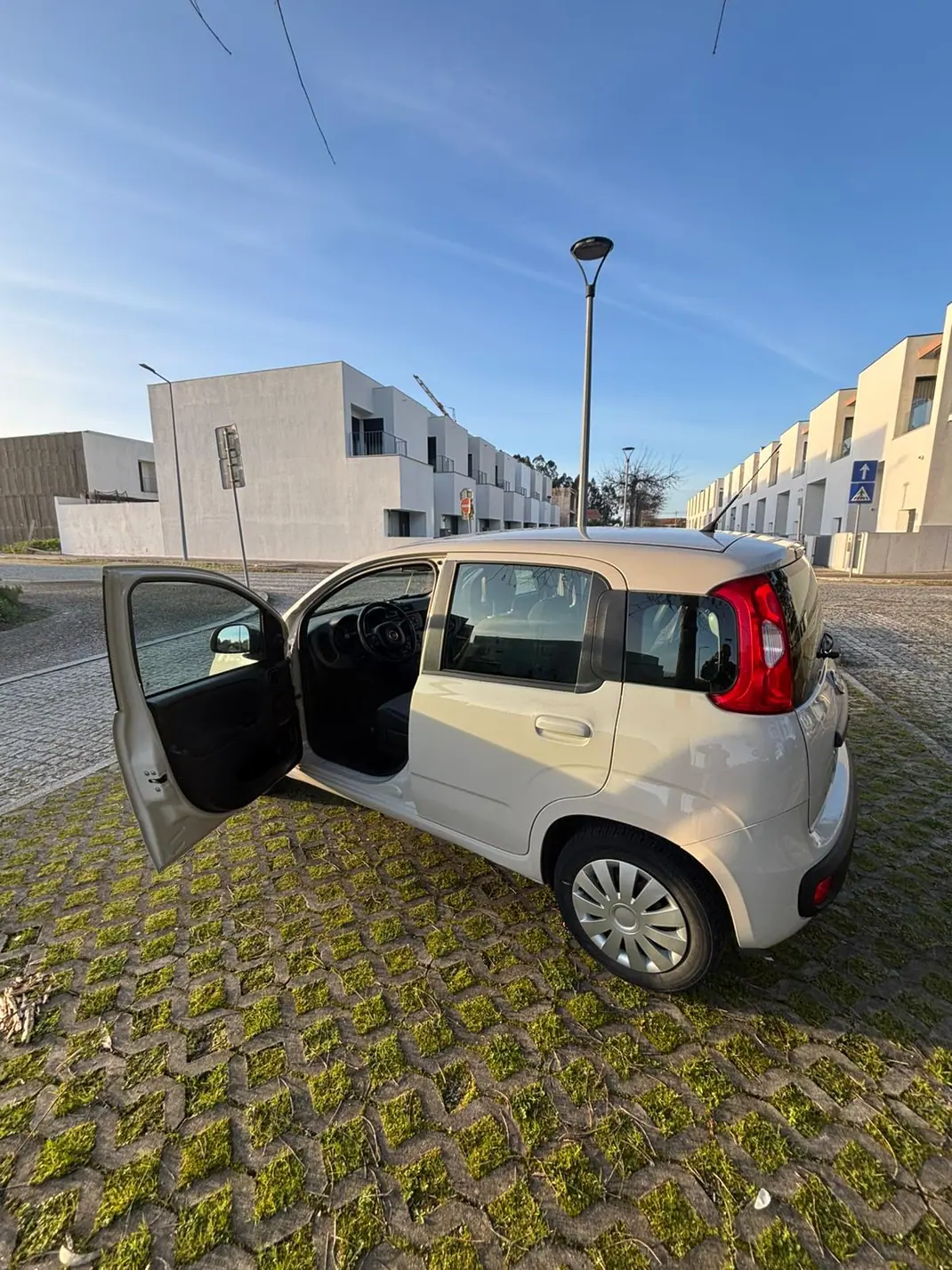 Fiat Panda 2017 - 6800 EUR, 127500 km - AUTO.MOTO.pt - 127500km - foto 6 de 12