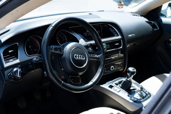 Audi A5 Sportback 2012 - 13250 EUR, 192123 km - AUTO.MOTO.pt - 192123km - foto 4 de 6