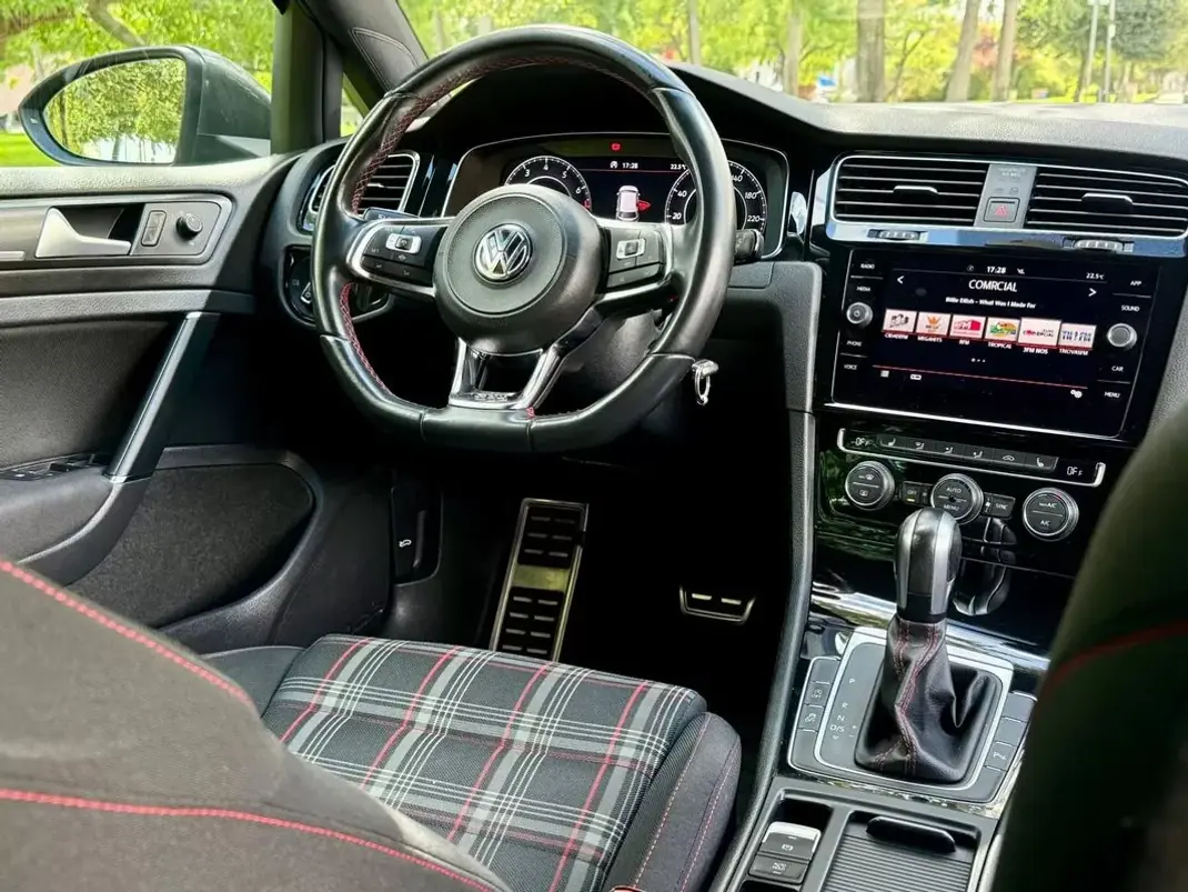 Volkswagen Golf 2019 - 26490 EUR, 113600 km - 113600km - foto 14 de 34