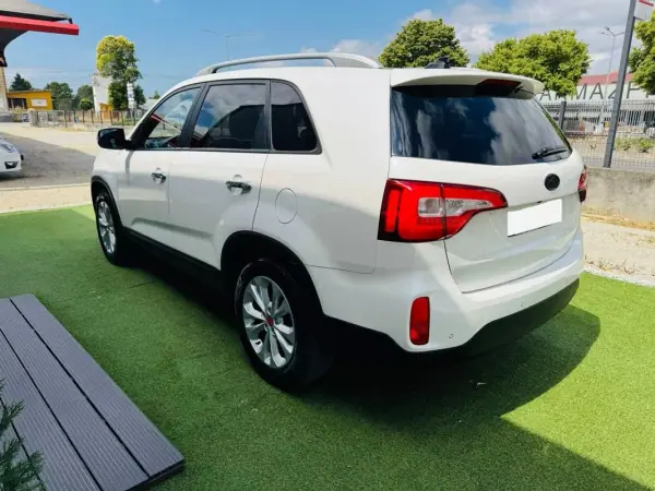 Kia Sorento 2015 - 18900 EUR, 199000 km - AUTO.MOTO.pt - 199000km - foto 5 de 30