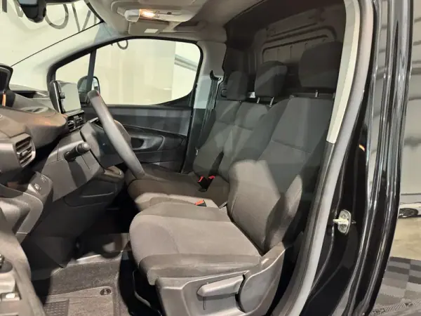 Peugeot Partner 1.5 BlueHDi Standard 2024 - 18900 EUR, 78000 km - AUTO.MOTO.pt - 78000km - foto 30 de 38