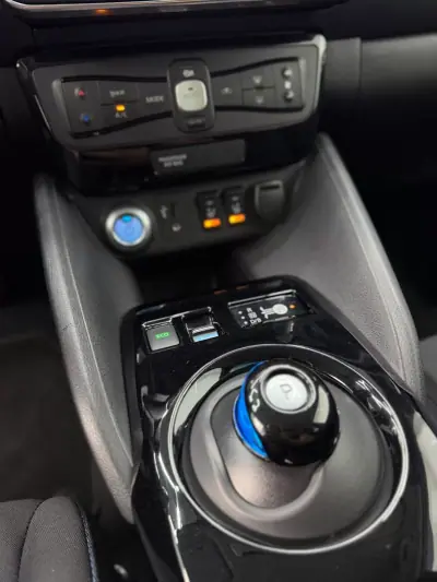 Nissan Leaf 2018 - 12500 EUR, 74000 km - AUTO.MOTO.pt - 74000km - foto 12 de 23