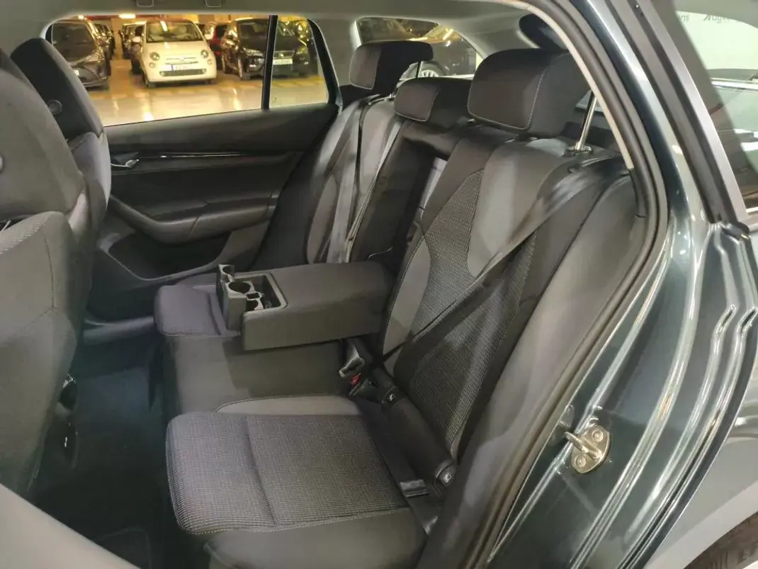 Skoda Octavia Break 2022 - 20499 EUR, 105014 km - AUTO.MOTO.pt - 105014km - foto 7 de 13