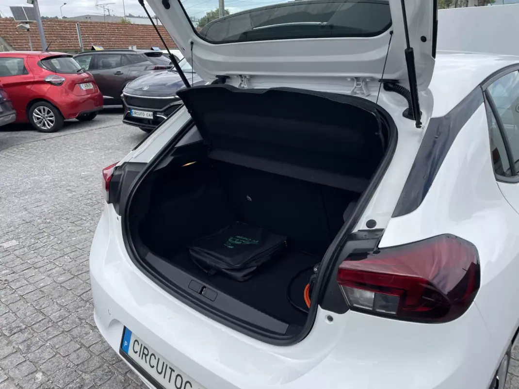 Opel Corsa-e 2020 - 13995 EUR, 61844 km - AUTO.MOTO.pt - 61844km - foto 24 de 40