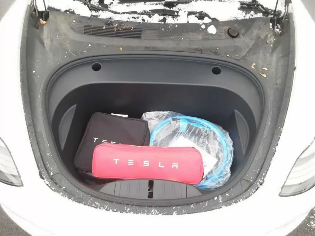Tesla Model 3 2021 - 27980 EUR, 77857 km - AUTO.MOTO.pt - 77857km - foto 10 de 10
