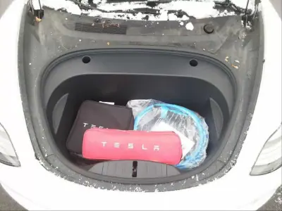 Tesla Model 3 2021 - 27980 EUR, 77857 km - AUTO.MOTO.pt - 77857km - foto 10 de 10