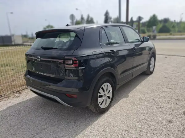 Volkswagen T-Cross 2021 - 21500 EUR, 39123 km - AUTO.MOTO.pt - 39123km - foto 9 de 23