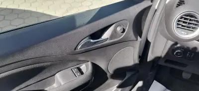 Opel Adam 2019 - 12800 EUR, 15040 km - AUTO.MOTO.pt - 15040km - foto 11 de 12