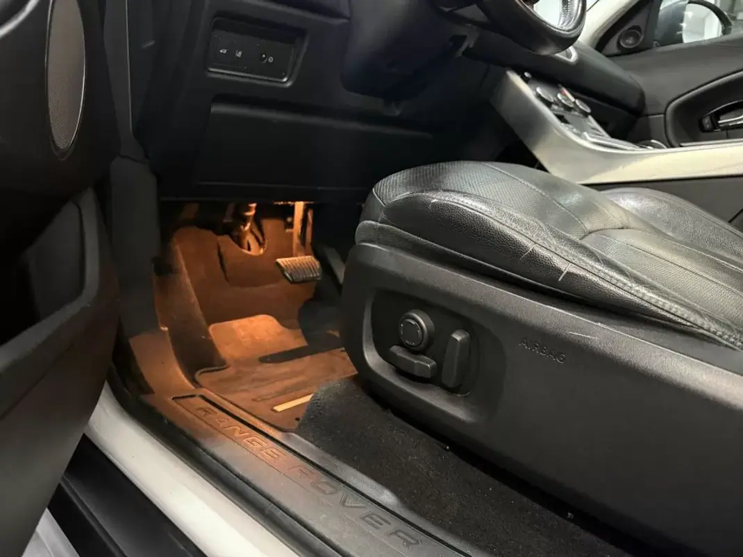 Land Rover Range Rover Evoque 2017 - 22950 EUR, 113405 km - AUTO.MOTO.pt - 113405km - foto 15 de 30