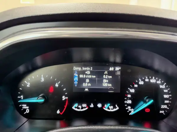 Ford Focus SW 2022 - 15999 EUR, 101021 km - AUTO.MOTO.pt - 101021km - foto 28 de 34