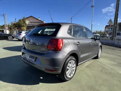 Volkswagen Polo 2017 - 12990 EUR, 99650 km - AUTO.MOTO.pt - 99650km - foto 5 de 14