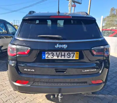 Jeep Compass 2018 - 23500 EUR, 73000 km - AUTO.MOTO.pt - 73000km - foto 8 de 9