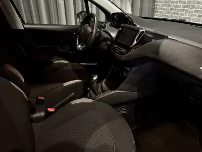 Peugeot 208 2014 - 8990 EUR, 75000 km - AUTO.MOTO.pt - 75000km - foto 7 de 13