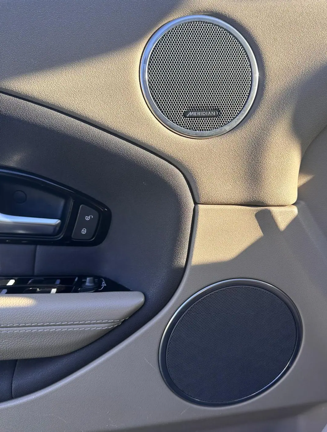 Land Rover Range Rover Evoque 2016 - 22500 EUR, 143300 km - AUTO.MOTO.pt - 143300km - foto 11 de 17