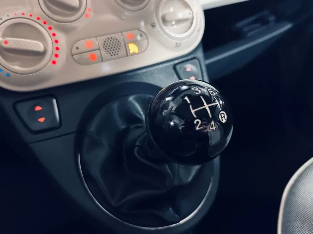 Fiat 500 2015 - 10900 EUR, 127625 km - AUTO.MOTO.pt - 127625km - foto 18 de 29