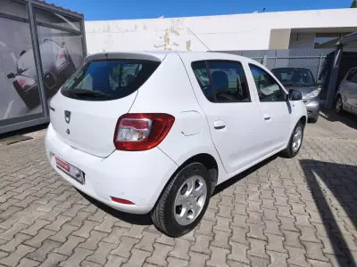 Dacia Sandero 2014 - 6900 EUR, 183000 km - AUTO.MOTO.pt - 183000km - foto 3 de 10