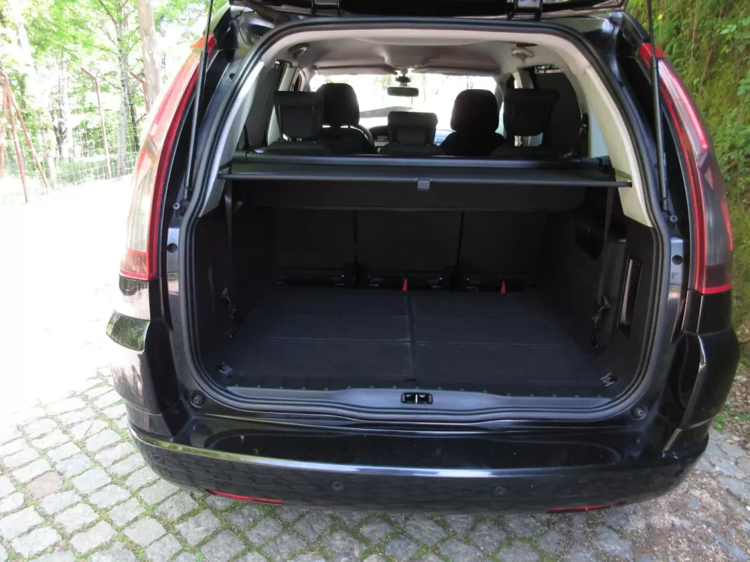 Citroën C4 Grand Picasso 2010 - 3490 EUR, 330000 km - AUTO.MOTO.pt - 330000km - foto 22 de 40