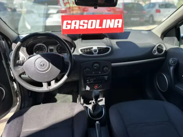 Renault Clio 2006 - 4990 EUR, 181155 km - AUTO.MOTO.pt - 181155km - foto 6 de 7