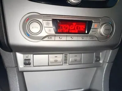 Ford Focus SW 2010 - 7490 EUR, 253040 km - AUTO.MOTO.pt - 253040km - foto 12 de 13