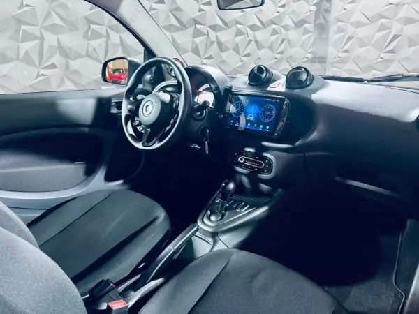 Smart ForTwo Coupé 2021 - 12990 EUR, 18100 km - AUTO.MOTO.pt - 18100km - foto 16 de 27