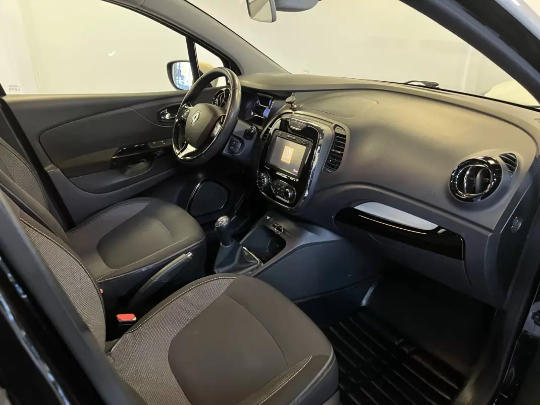 Renault Captur 2015 - 10990 EUR, 150000 km - 150000km - foto 7 de 36