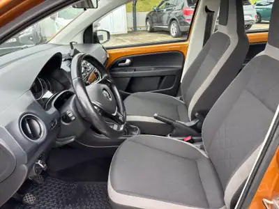 Volkswagen Cross Up! 2018 - 13990 EUR, 101322 km - AUTO.MOTO.pt - 101322km - foto 9 de 14