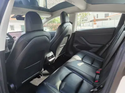 Tesla Model 3 2021 - 24990 EUR, 113300 km - AUTO.MOTO.pt - 113300km - foto 18 de 26