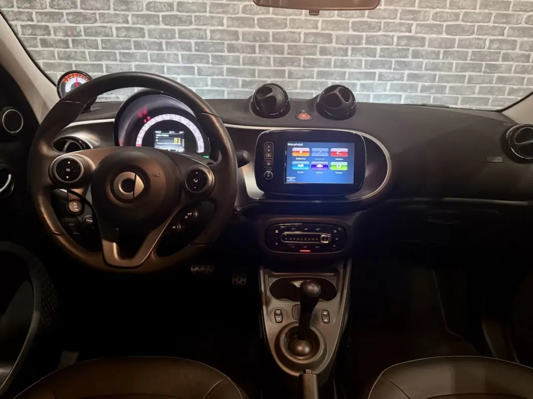 Smart ForFour 2018 - 11990 EUR, 58000 km - AUTO.MOTO.pt - 58000km - foto 16 de 18