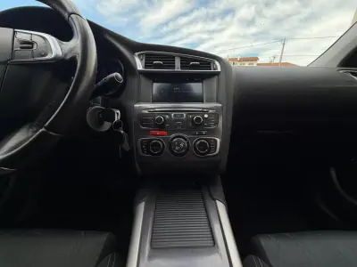 Citroën C4 2015 - 11950 EUR, 139224 km - AUTO.MOTO.pt - 139224km - foto 11 de 17