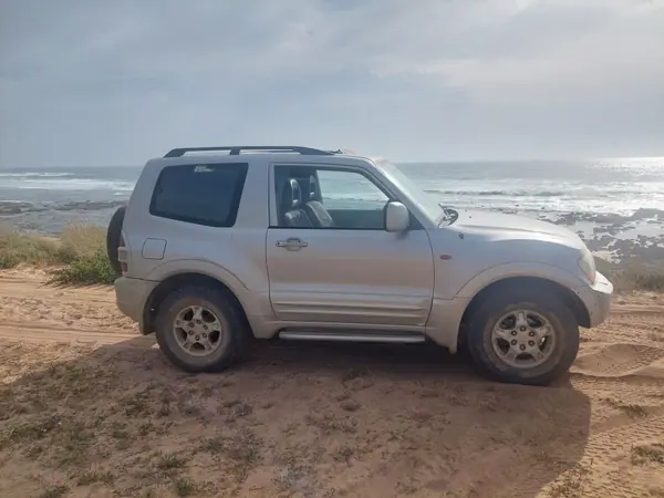 Mitsubishi Pajero 2000 — foto 3 de 8