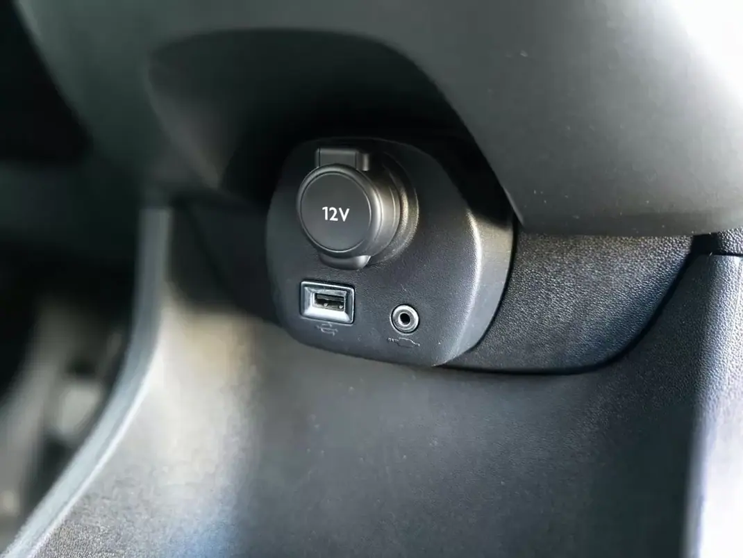 Peugeot 108 2014 - 6750 EUR, 58030 km - AUTO.MOTO.pt - 58030km - foto 17 de 28