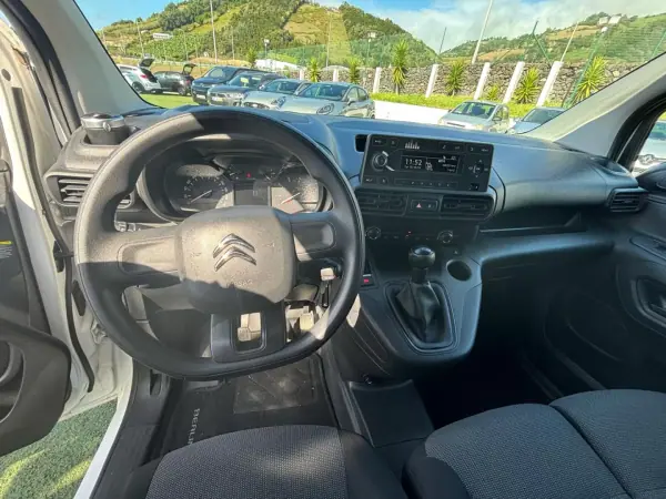 Citroën Berlingo 2020 - 18490 EUR, 101460 km - AUTO.MOTO.pt - 101460km - foto 7 de 12