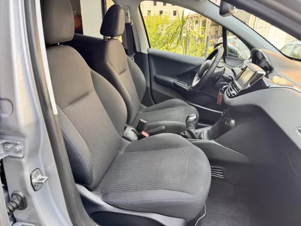 Peugeot 208 2018 - 9500 EUR, 95379 km - AUTO.MOTO.pt - 95379km - foto 22 de 22