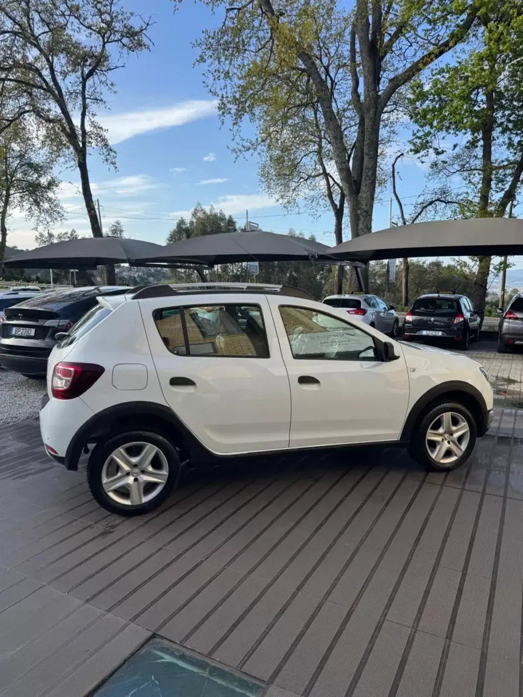 Dacia Sandero 2014 - 7900 EUR, 157500 km - AUTO.MOTO.pt - 157500km - foto 4 de 10