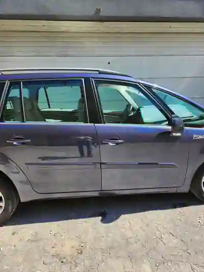 Citroën C4 Grand Picasso 2008 - 6000 EUR, 116000 km - AUTO.MOTO.pt - 116000km - foto 6 de 7