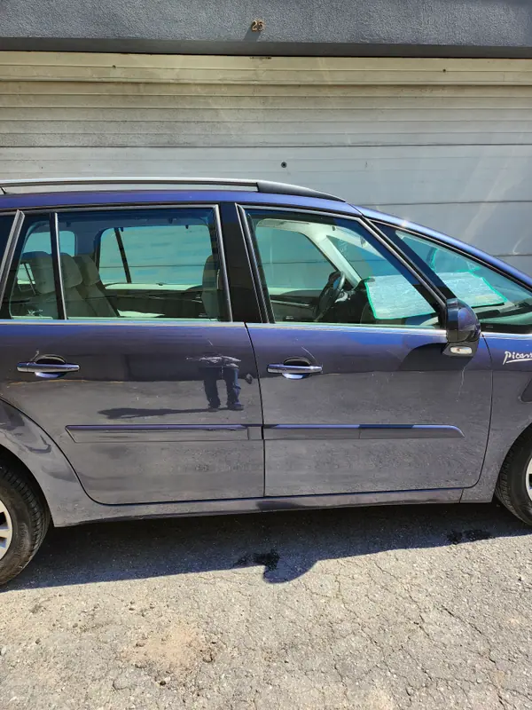 Citroën C4 Grand Picasso 2008 - 6000 EUR, 116000 km - AUTO.MOTO.pt - 116000km - foto 6 de 7