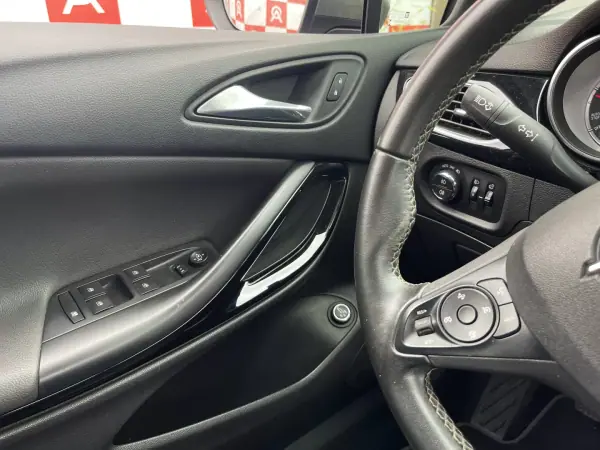 Opel Astra Sports Tourer 2018 - 12990 EUR, 162850 km - AUTO.MOTO.pt - 162850km - foto 19 de 23
