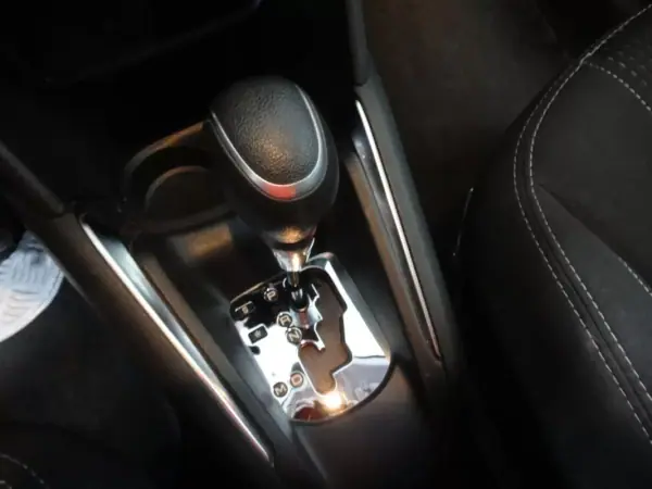 Peugeot 208 2019 - 11490 EUR, 71000 km - AUTO.MOTO.pt - 71000km - foto 15 de 24
