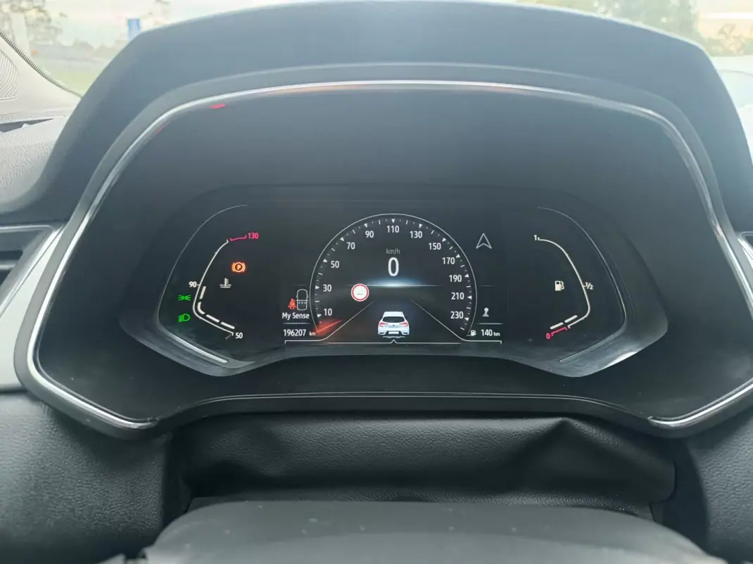 Renault Captur 2020 - 14900 EUR, 196207 km - AUTO.MOTO.pt - 196207km - foto 27 de 34