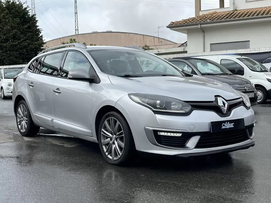 Renault Mégane Sport Tourer 2014 - 7750 EUR, 250000 km - AUTO.MOTO.pt - 250000km - foto 3 de 47