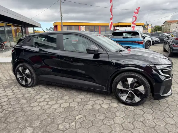 Renault Mégane E-Tech 2022 - 22500 EUR, 89000 km - AUTO.MOTO.pt - 89000km - foto 5 de 44