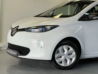 Renault Zoe 2018 - 10990 EUR, 130000 km - AUTO.MOTO.pt - 130000km - foto 22 de 36